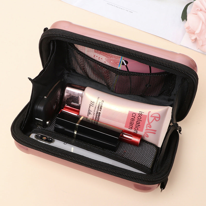 Découvrez l'élégance incarnée avec notre sac à main en forme de valise pour femme !