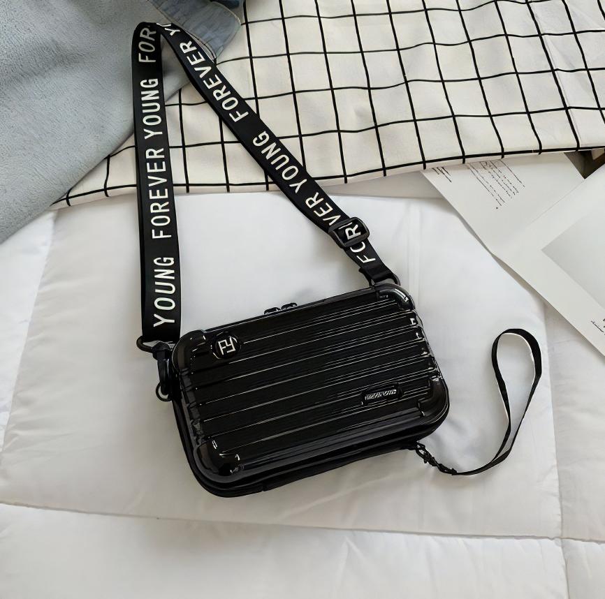Découvrez l'élégance incarnée avec notre sac à main en forme de valise pour femme !