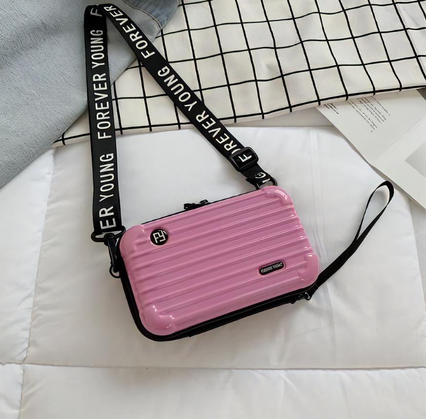 Découvrez l'élégance incarnée avec notre sac à main en forme de valise pour femme !